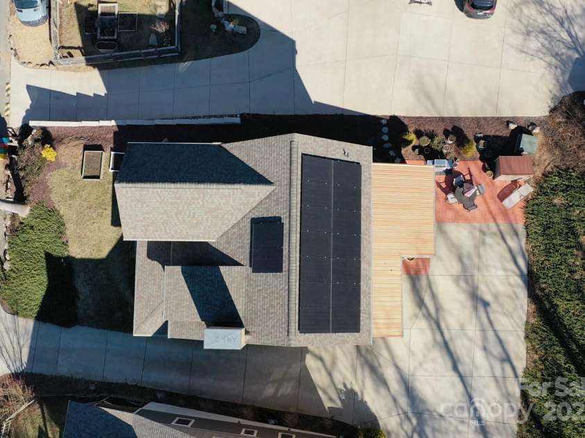 66 Deaver Street, Asheville, NC 28806.  MLS# CAR4217657, YatesRealty ID 8810. Solar Added in 2023 Significantly Offsets Electric Bills