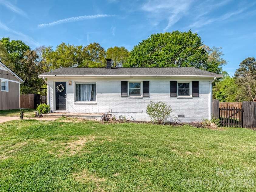 2326 Mason Street, Shelby, NC 28150.  MLS# CAR4360551, YatesRealty ID 8811. 