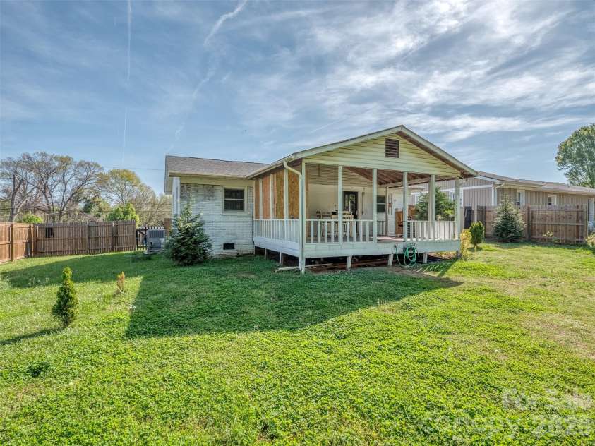 2326 Mason Street, Shelby, NC 28150.  MLS# CAR4360551, YatesRealty ID 8811. 