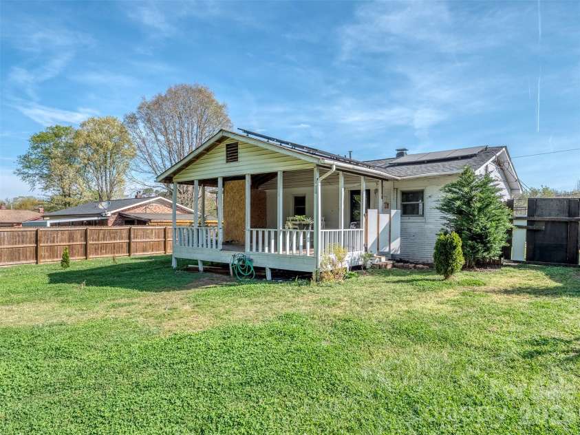 2326 Mason Street, Shelby, NC 28150.  MLS# CAR4360551, YatesRealty ID 8811. 