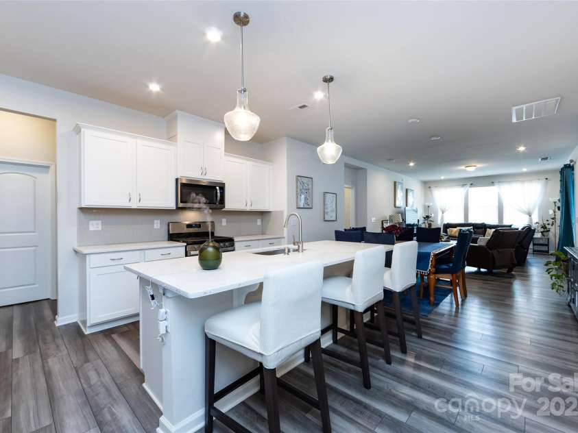 3100 Cheyney Park Drive, Charlotte, NC 28269.  MLS# CAR4247612, YatesRealty ID 8811. 