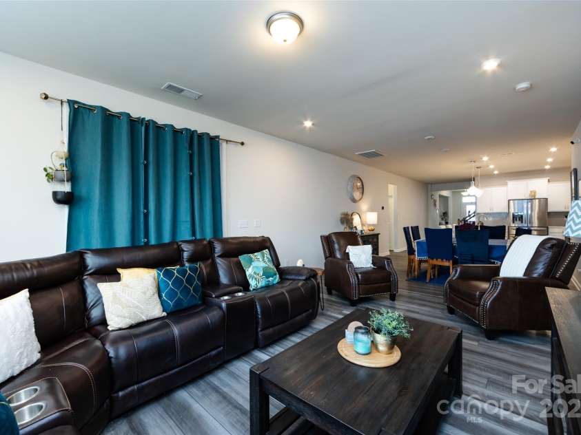 3100 Cheyney Park Drive, Charlotte, NC 28269.  MLS# CAR4247612, YatesRealty ID 8811. 