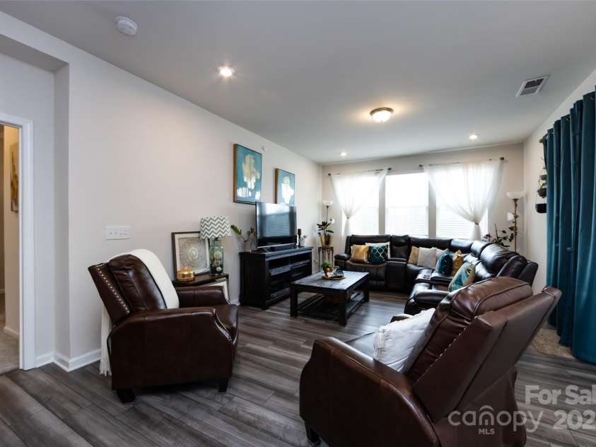 3100 Cheyney Park Drive, Charlotte, NC 28269.  MLS# CAR4247612, YatesRealty ID 8811. 