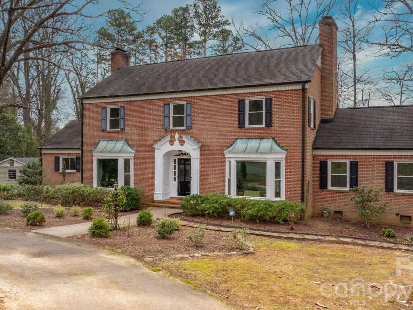 1540 Westbrook Circle, Gastonia, NC 28052.  MLS# CAR4353773, YatesRealty ID 8812. 