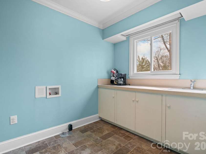1540 Westbrook Circle, Gastonia, NC 28052.  MLS# CAR4353773, YatesRealty ID 8812. 
