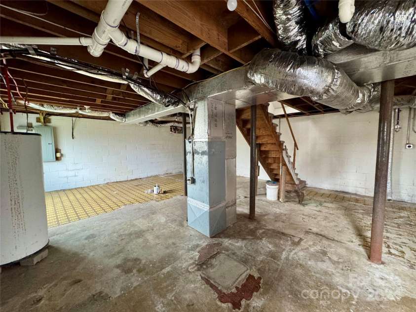 1031 7th Avenue, Hendersonville, NC 28791.  MLS# CAR4207190, YatesRealty ID 8813. Unfinished Basement