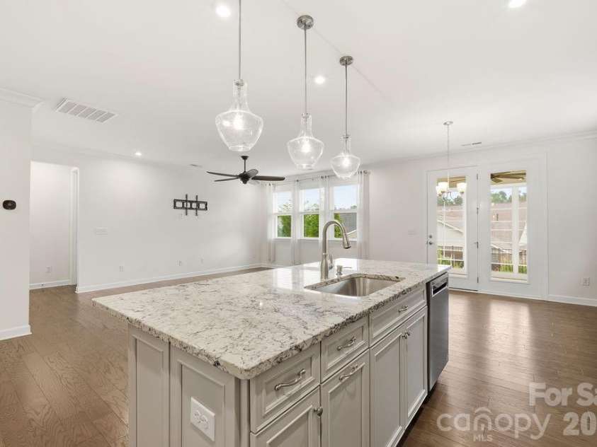 3024 Marchers Trace Drive, Charlotte, NC 28227.  MLS# CAR4393087, YatesRealty ID 8813. 