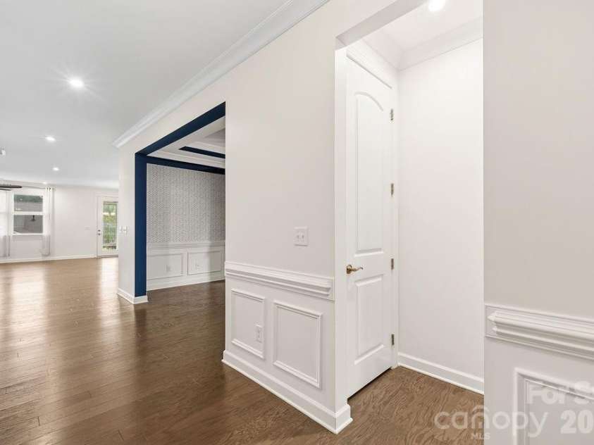 3024 Marchers Trace Drive, Charlotte, NC 28227.  MLS# CAR4393087, YatesRealty ID 8813. Foyer area