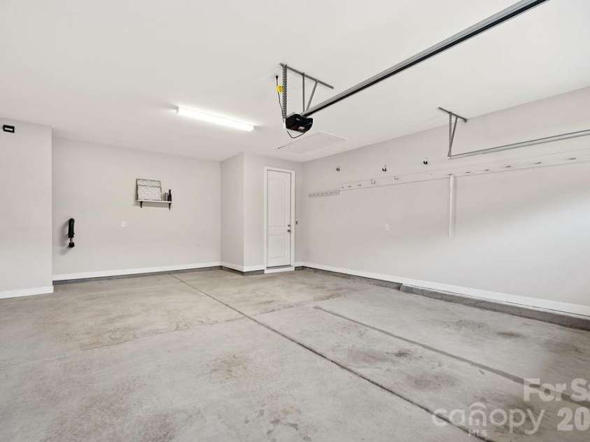 3024 Marchers Trace Drive, Charlotte, NC 28227.  MLS# CAR4393087, YatesRealty ID 8813. Garage