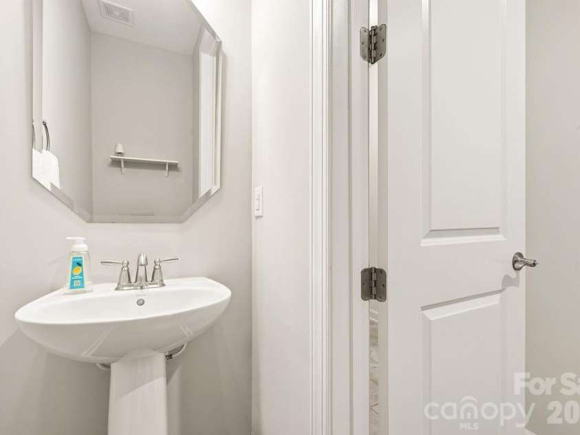 3024 Marchers Trace Drive, Charlotte, NC 28227.  MLS# CAR4393087, YatesRealty ID 8813. Half Bath