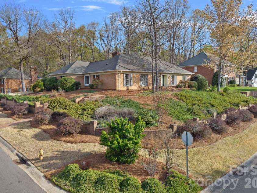 1001 Thistle Court, Charlotte, NC 28211.  MLS# CAR4311129, YatesRealty ID 8814. 