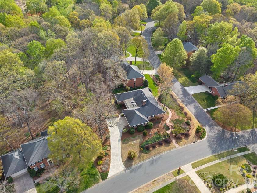 1001 Thistle Court, Charlotte, NC 28211.  MLS# CAR4311129, YatesRealty ID 8814. 