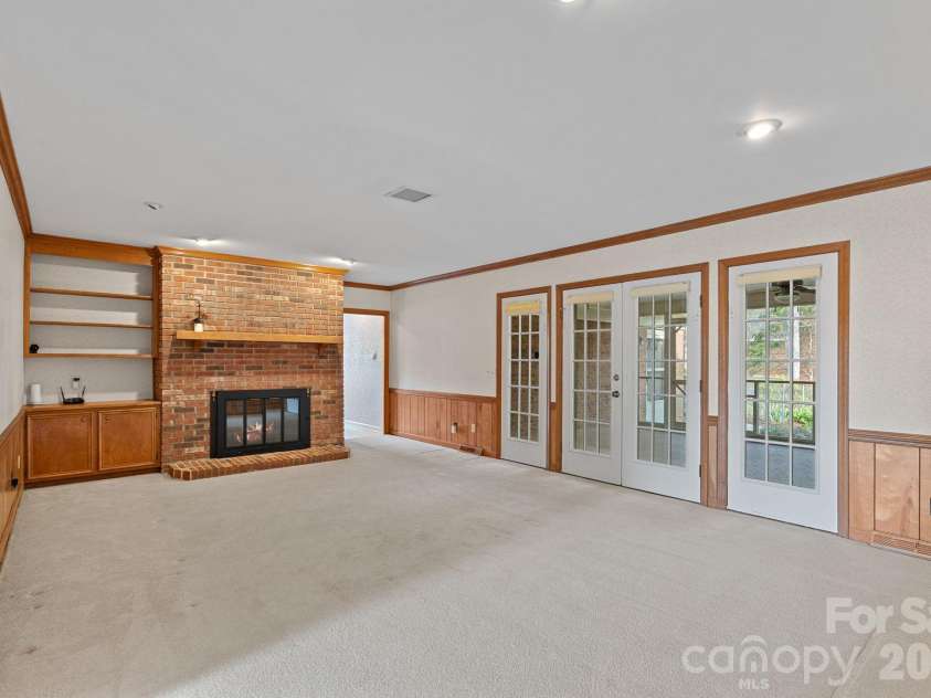 1001 Thistle Court, Charlotte, NC 28211.  MLS# CAR4311129, YatesRealty ID 8814. Den