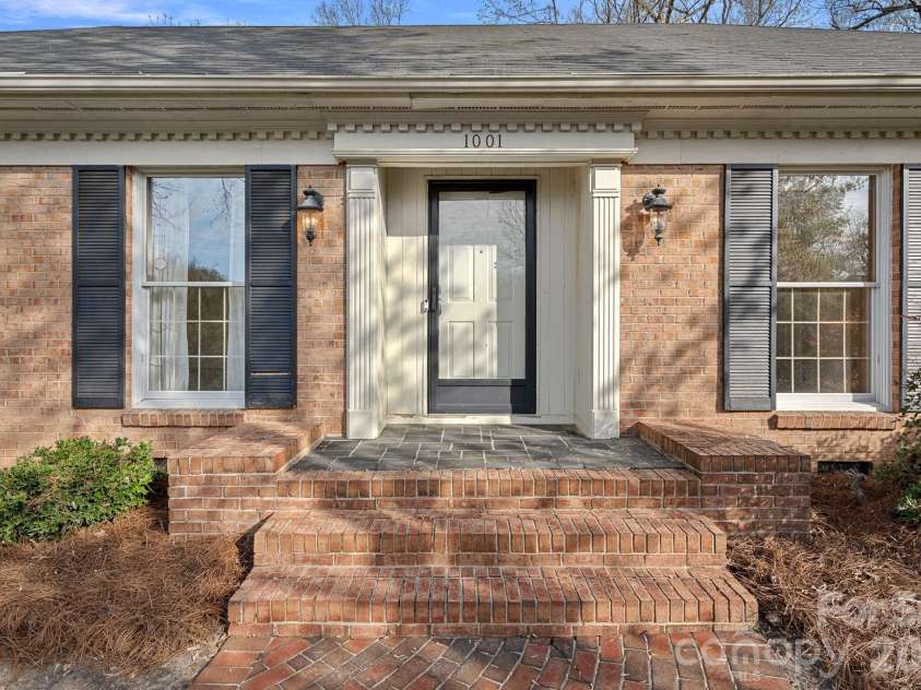 1001 Thistle Court, Charlotte, NC 28211.  MLS# CAR4311129, YatesRealty ID 8814. Front Elevation