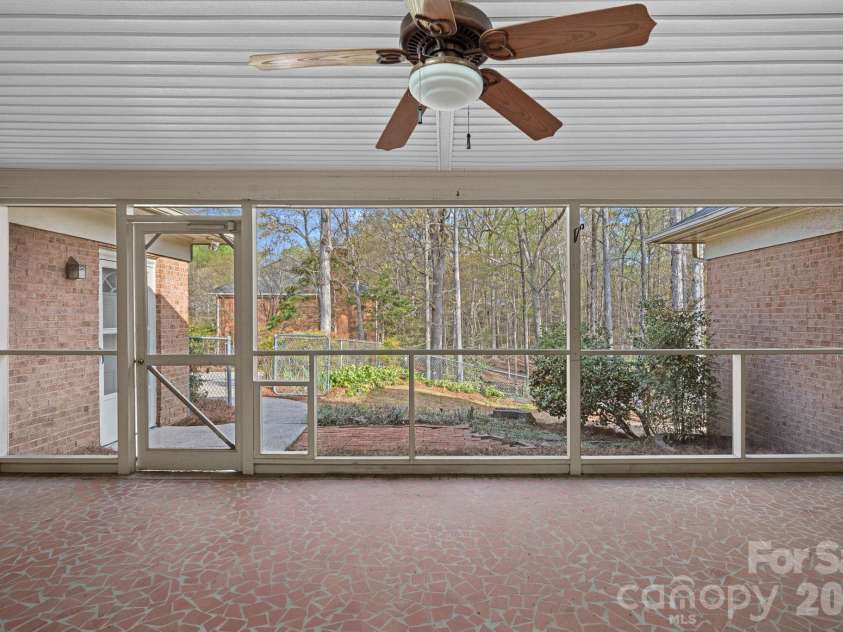 1001 Thistle Court, Charlotte, NC 28211.  MLS# CAR4311129, YatesRealty ID 8814. Oversized Patio