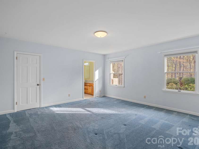 1001 Thistle Court, Charlotte, NC 28211.  MLS# CAR4311129, YatesRealty ID 8814. Primary Suite