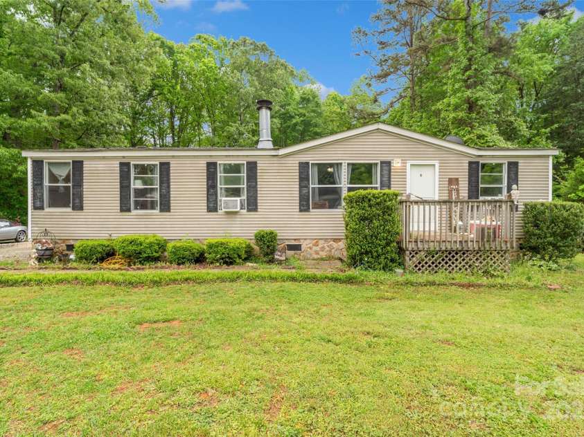 5128 Green Leaf Court, Mount Holly, NC 28120.  MLS# CAR4230557, YatesRealty ID 8814. 