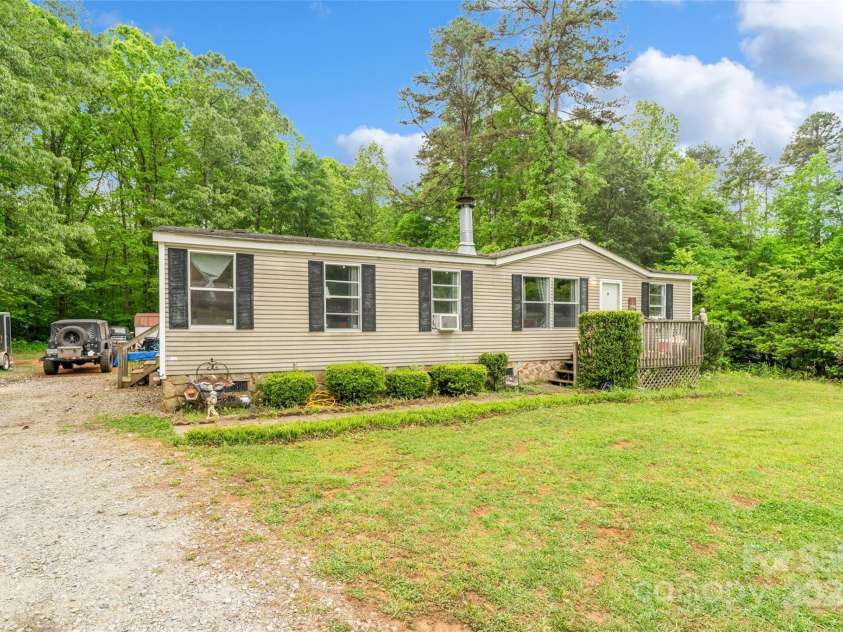 5128 Green Leaf Court, Mount Holly, NC 28120.  MLS# CAR4230557, YatesRealty ID 8814. 