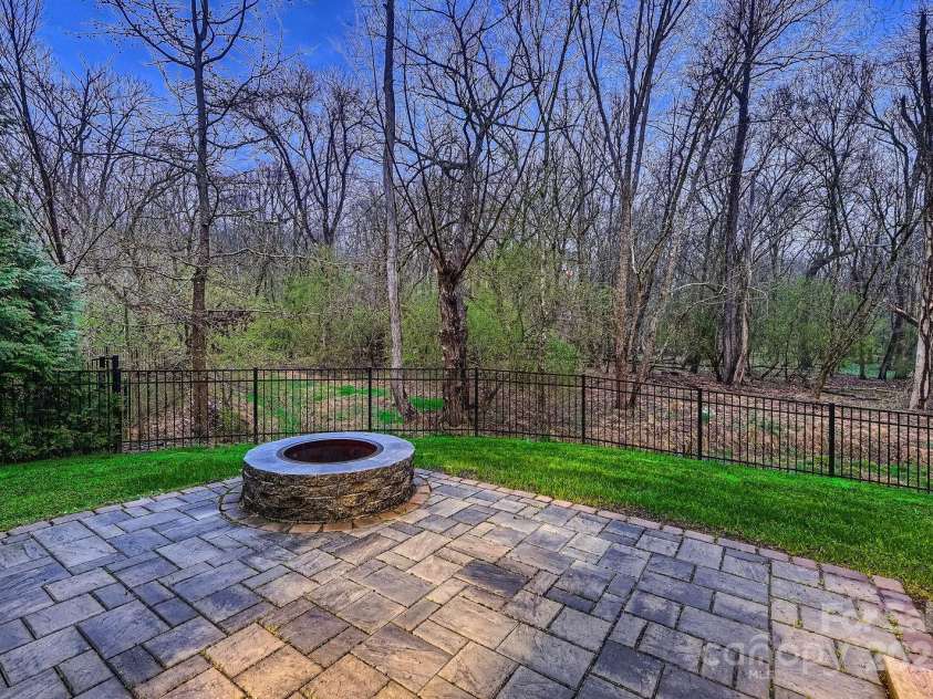 2835 Peverell Lane, Charlotte, NC 28270.  MLS# CAR4233210, YatesRealty ID 8815. 