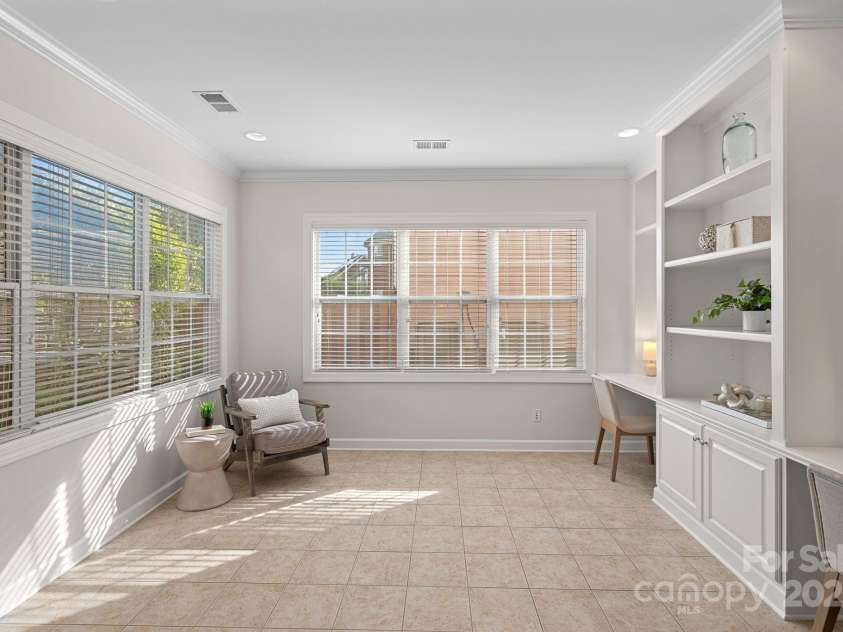 642 Vega Street, Concord, NC 28027.  MLS# CAR4248597, YatesRealty ID 8816. Bright and Sunny Keeping Room with Built-ins