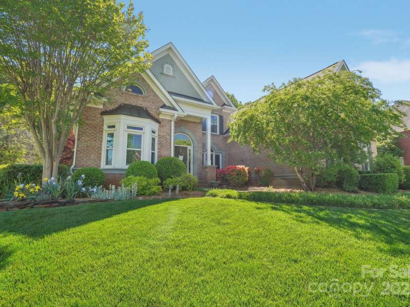 820 Hampshire Hill Road, Matthews, NC 28105.  MLS# CAR4227326, YatesRealty ID 8817. 