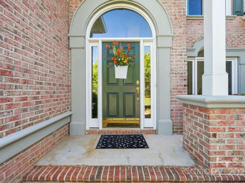 820 Hampshire Hill Road, Matthews, NC 28105.  MLS# CAR4227326, YatesRealty ID 8817. 