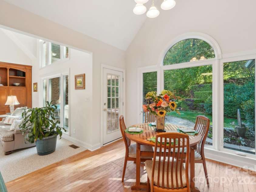 820 Hampshire Hill Road, Matthews, NC 28105.  MLS# CAR4227326, YatesRealty ID 8817. 
