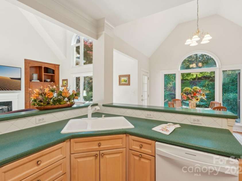 820 Hampshire Hill Road, Matthews, NC 28105.  MLS# CAR4227326, YatesRealty ID 8817. 