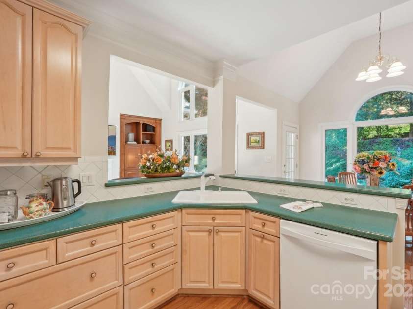 820 Hampshire Hill Road, Matthews, NC 28105.  MLS# CAR4227326, YatesRealty ID 8817. 