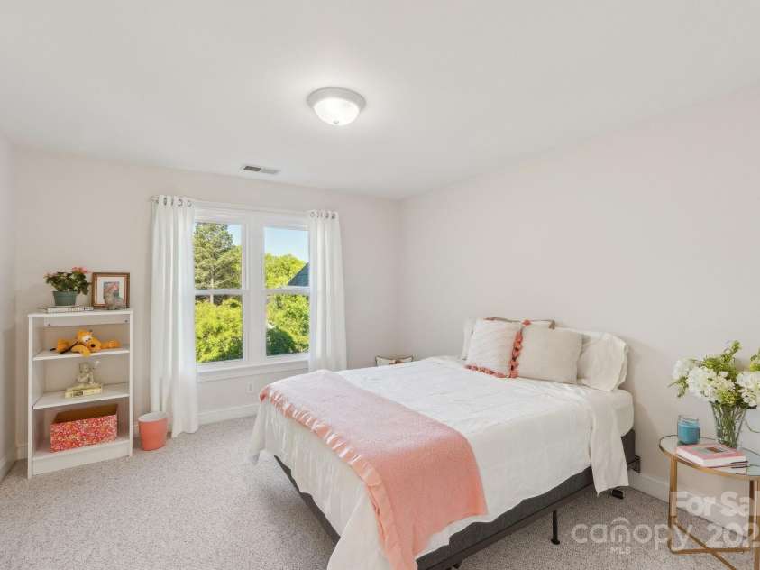 820 Hampshire Hill Road, Matthews, NC 28105.  MLS# CAR4227326, YatesRealty ID 8817. 