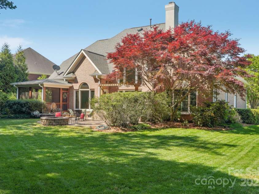 820 Hampshire Hill Road, Matthews, NC 28105.  MLS# CAR4227326, YatesRealty ID 8817. 