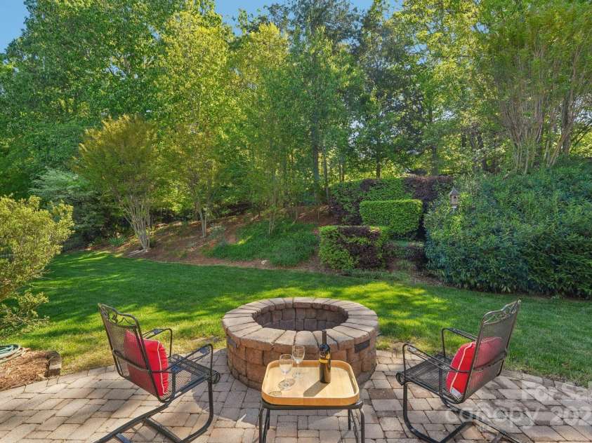 820 Hampshire Hill Road, Matthews, NC 28105.  MLS# CAR4227326, YatesRealty ID 8817. 