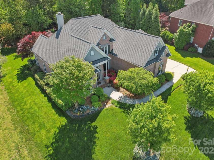 820 Hampshire Hill Road, Matthews, NC 28105.  MLS# CAR4227326, YatesRealty ID 8817. 