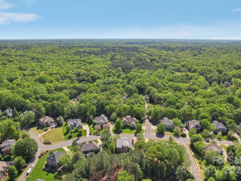 820 Hampshire Hill Road, Matthews, NC 28105.  MLS# CAR4227326, YatesRealty ID 8817. 