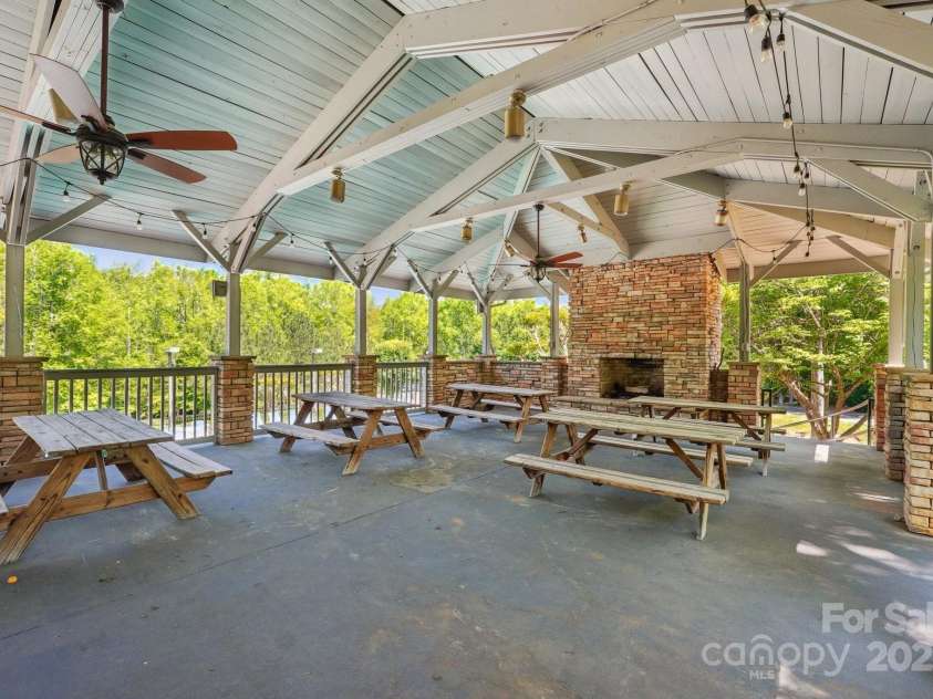 820 Hampshire Hill Road, Matthews, NC 28105.  MLS# CAR4227326, YatesRealty ID 8817. 