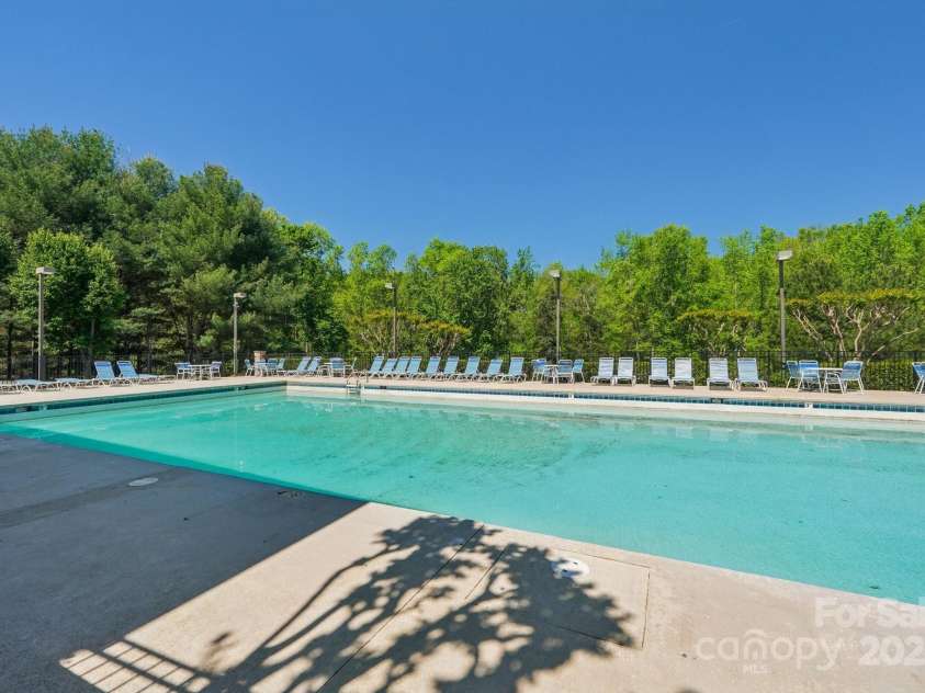 820 Hampshire Hill Road, Matthews, NC 28105.  MLS# CAR4227326, YatesRealty ID 8817. 