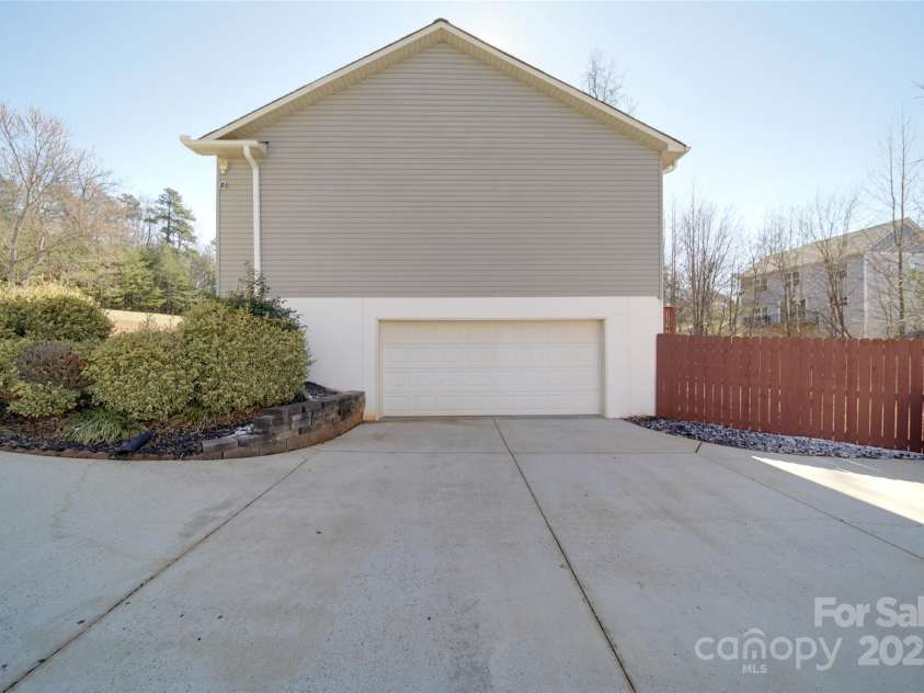 115 Scotch Irish Lane, Troutman, NC 28166.  MLS# CAR4223463, YatesRealty ID 8819. Oversize 2-car garage from outside