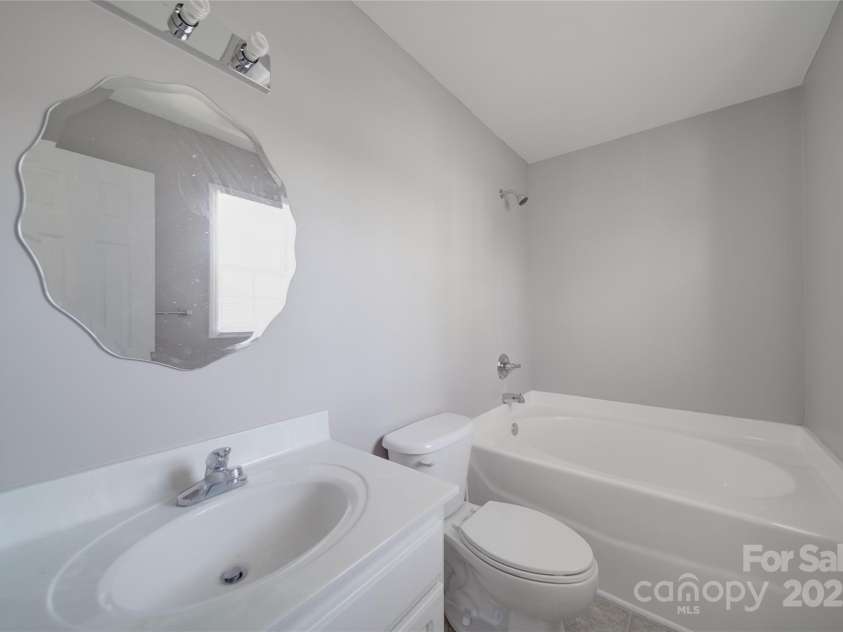 115 Scotch Irish Lane, Troutman, NC 28166.  MLS# CAR4223463, YatesRealty ID 8819. Primary bath with tub
