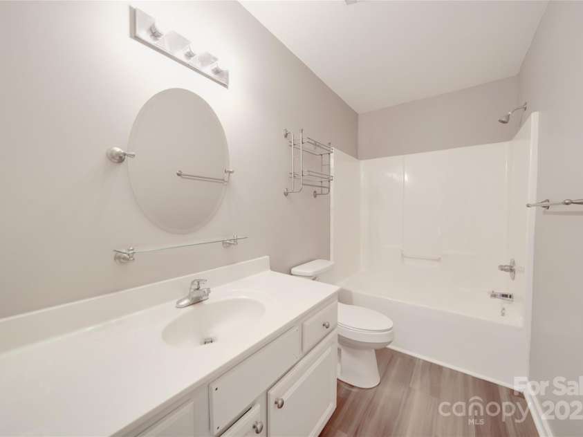 115 Scotch Irish Lane, Troutman, NC 28166.  MLS# CAR4223463, YatesRealty ID 8819. Secondary bath with tub/shower