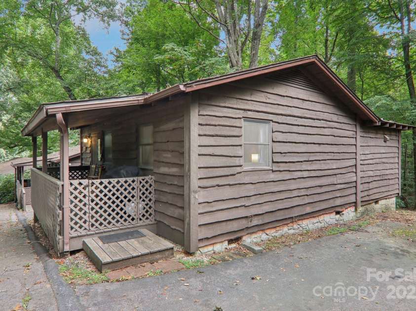 45 Sassafras Lane, Maggie Valley, NC 28751.  MLS# CAR4172420, YatesRealty ID 8820. 