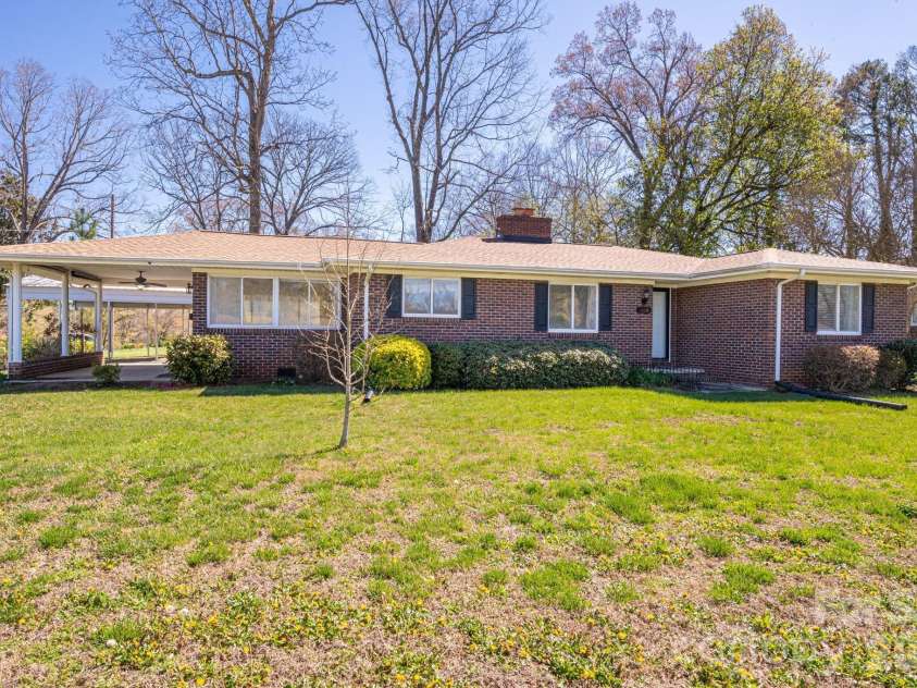 1606 Davis Park Road, Gastonia, NC 28052.  MLS# CAR4358789, YatesRealty ID 8821. 