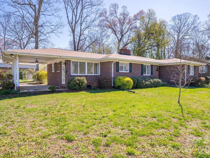 1606 Davis Park Road, Gastonia, NC 28052.  MLS# CAR4358789, YatesRealty ID 8821. 