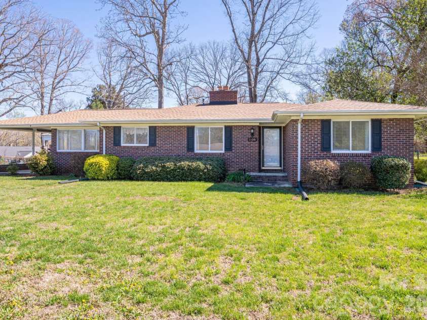1606 Davis Park Road, Gastonia, NC 28052.  MLS# CAR4358789, YatesRealty ID 8821. 