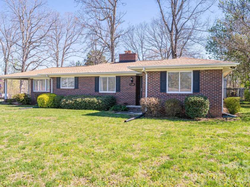 1606 Davis Park Road, Gastonia, NC 28052.  MLS# CAR4358789, YatesRealty ID 8821. 