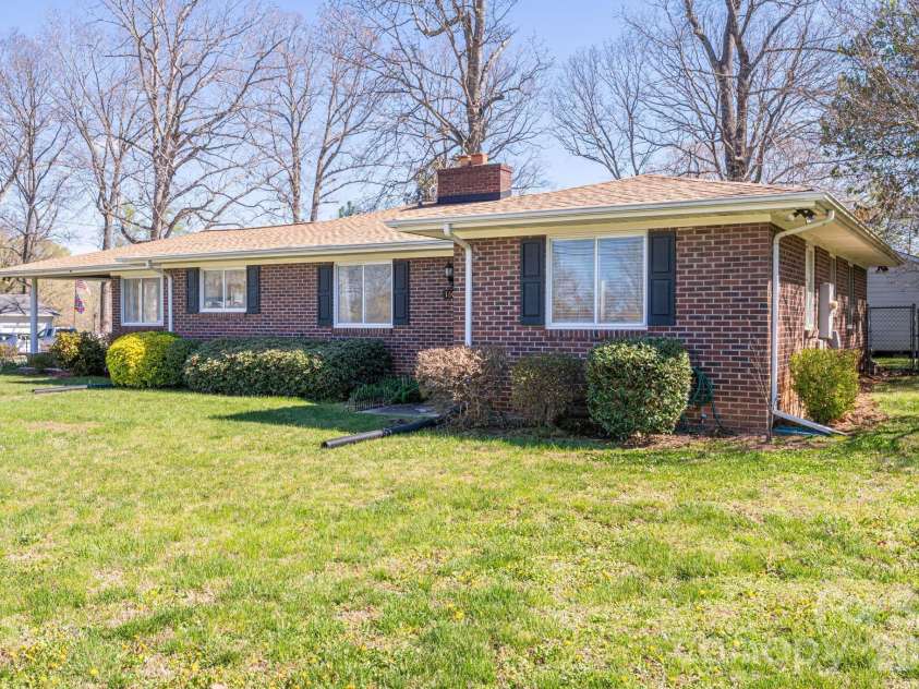 1606 Davis Park Road, Gastonia, NC 28052.  MLS# CAR4358789, YatesRealty ID 8821. 