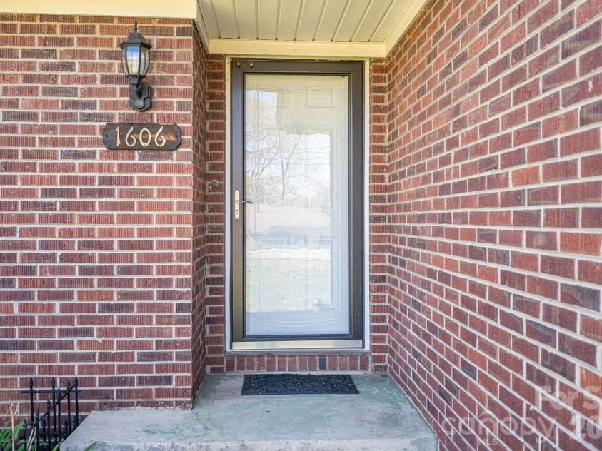 1606 Davis Park Road, Gastonia, NC 28052.  MLS# CAR4358789, YatesRealty ID 8821. 