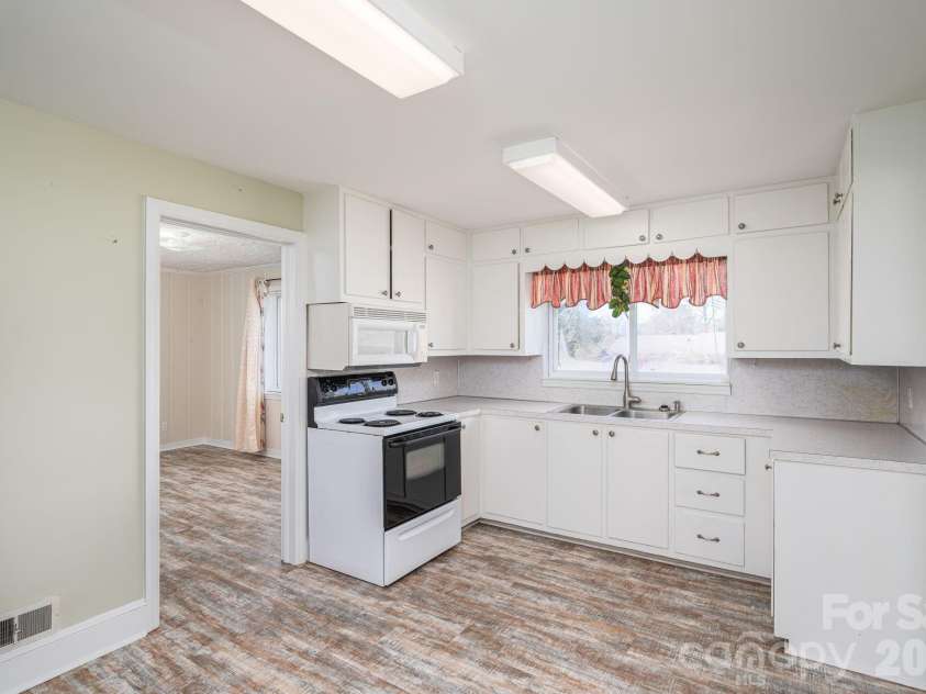 1606 Davis Park Road, Gastonia, NC 28052.  MLS# CAR4358789, YatesRealty ID 8821. 