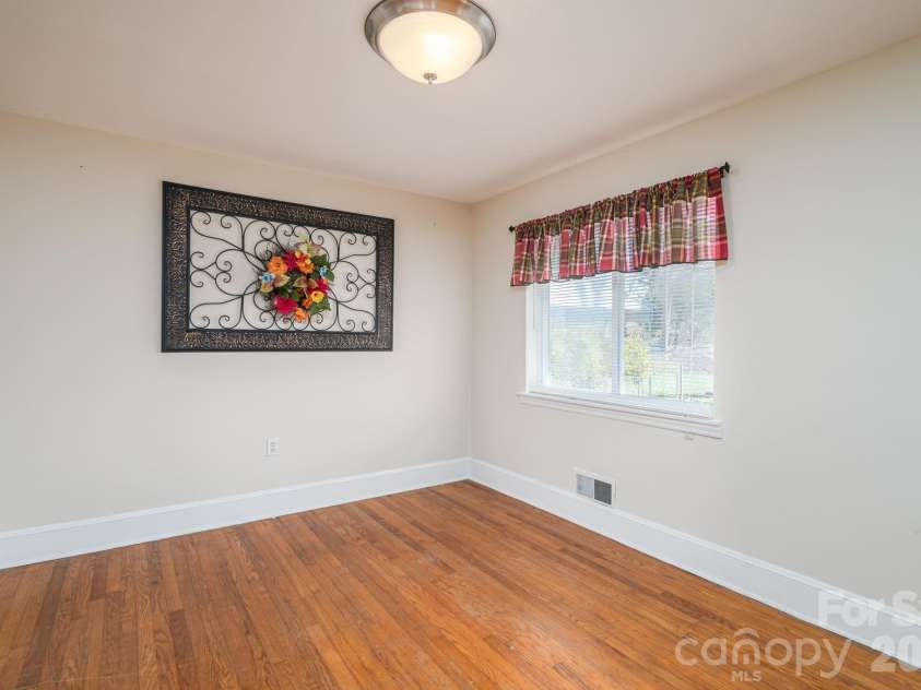 1606 Davis Park Road, Gastonia, NC 28052.  MLS# CAR4358789, YatesRealty ID 8821. 