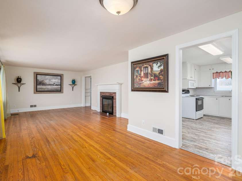 1606 Davis Park Road, Gastonia, NC 28052.  MLS# CAR4358789, YatesRealty ID 8821. 
