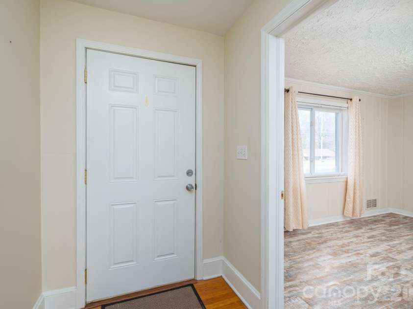 1606 Davis Park Road, Gastonia, NC 28052.  MLS# CAR4358789, YatesRealty ID 8821. 
